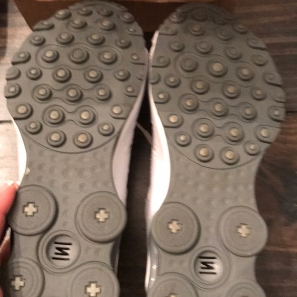 Two pair of women’s Nike Shox tennis shoes - Picture 6 of 8